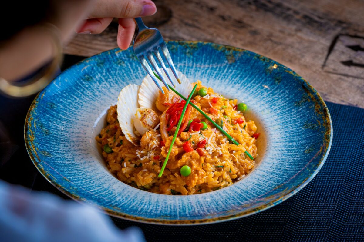 comer arroz con vistas al mar Alicante
